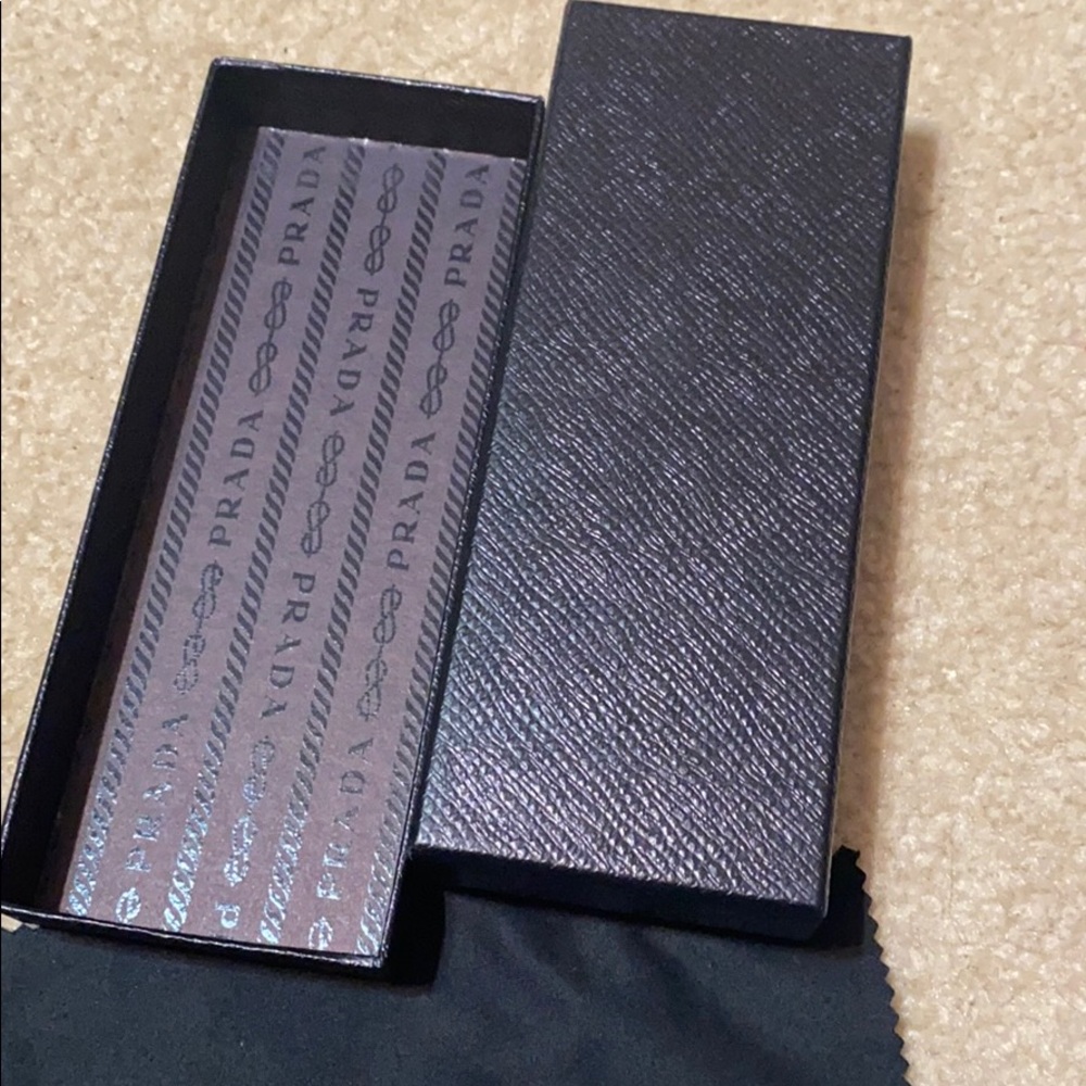 a PRADA glasses case - Picture 8 of 8